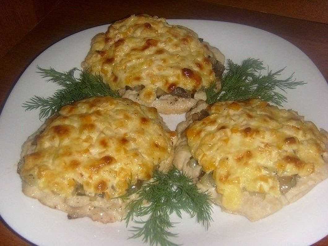 Свинина с грибами в духовке - классический рецепт с фото