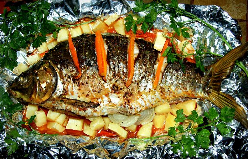 Карп с картошкой, запеченный в духовке в фольге, как приготовить с картофелем