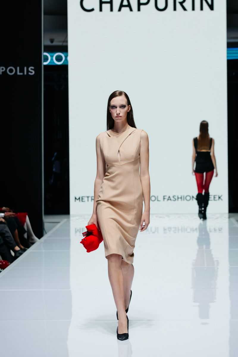 В завершающий день Недели моды МЕТРОПОЛИС x SOKOL FASHION WEEK FW 2024  первыми на подиуме свою коллекцию Latte чье название говорит само за себя показал бренд Alena Nega   Кофейные бежевые и коричневые оттенки