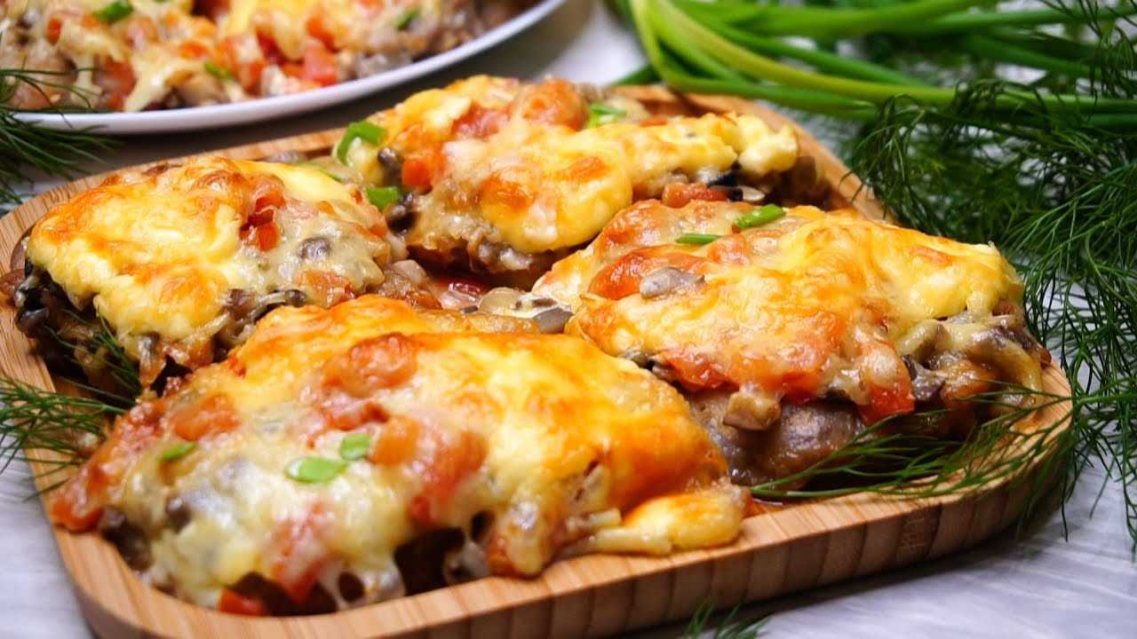 Сочная свинина в духовке: 10 вкусных рецептов