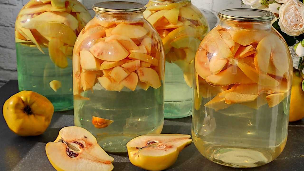 Айва очень твердый фрукт который раскрывает свой вкус и аромат только при термической обработке поэтому очень хорошо варить компот из нее Сегодня я покажу самый