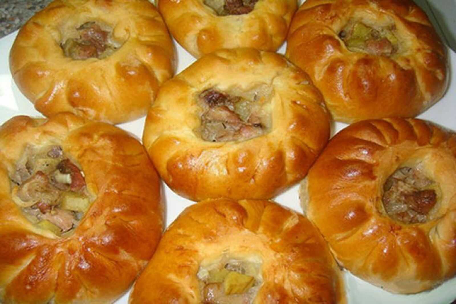 Беляши на сковороде с мясом жареные