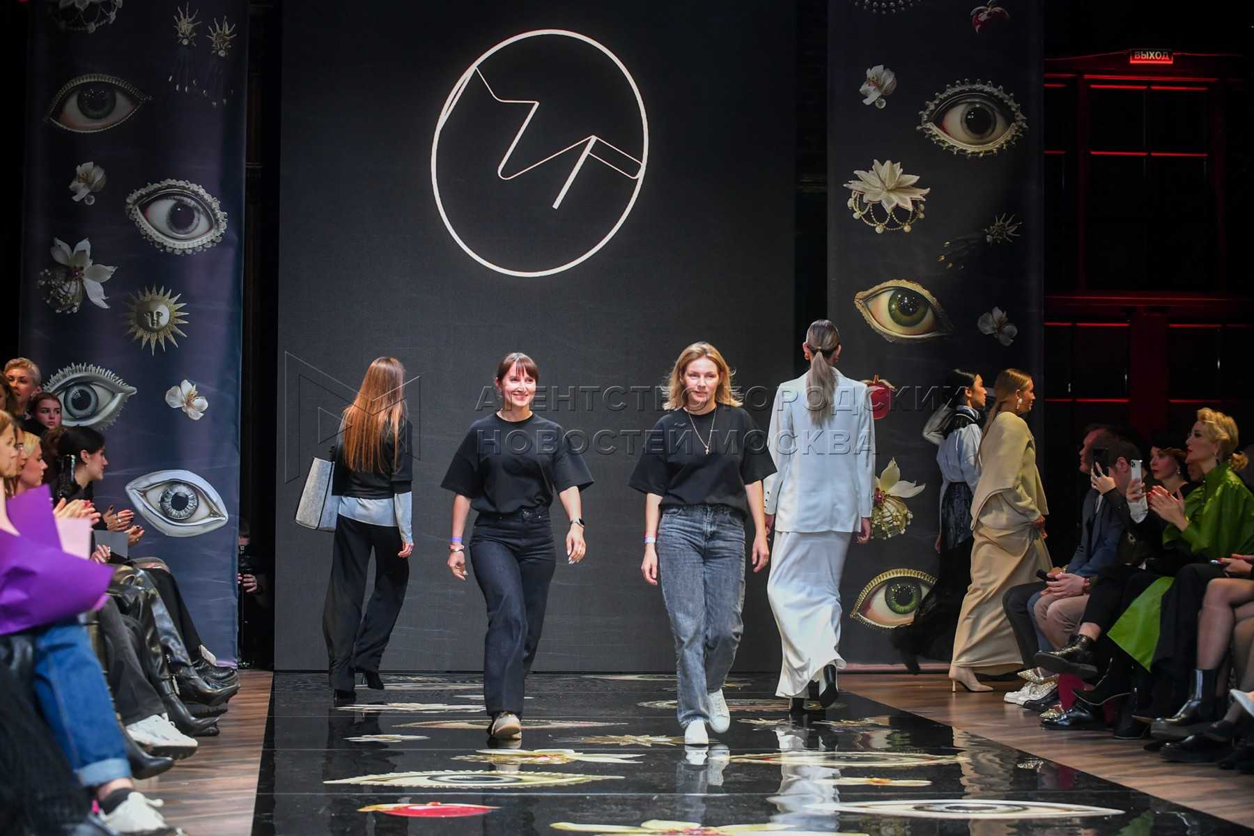 В Москве завершилась Volga Fashion Week сезон весна лето 2024 21 октября 37 дизайнеров показали свои коллекции На подиуме можно было увидеть всю палитру российской моды Здесь и коллекции в этно стиле