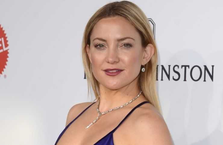 Exclusive: kate hudson explains why the world loves her mom, goldie hawn