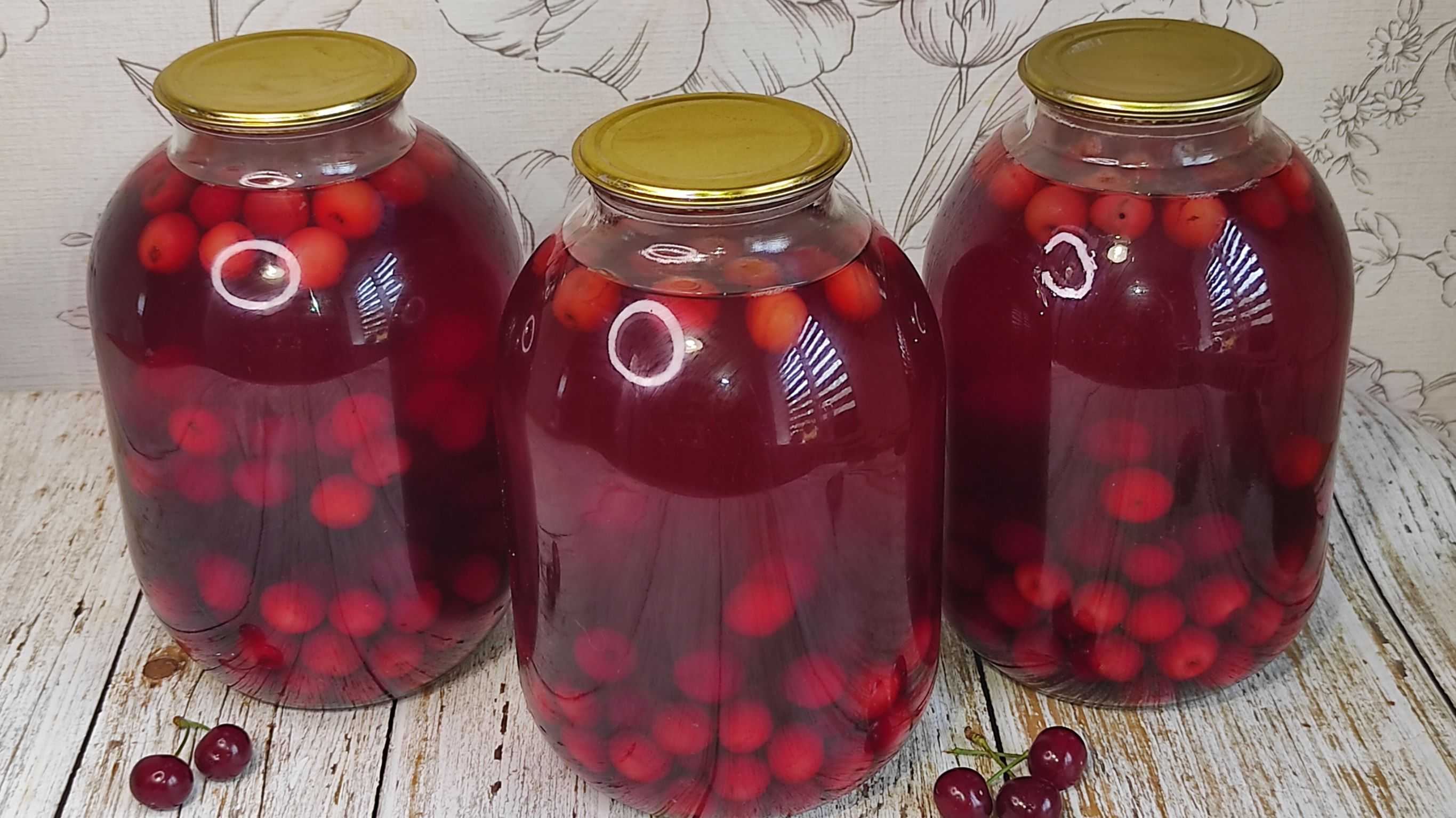 Компот из вишни на зиму: 10 простых рецептов на 3 литровую банку