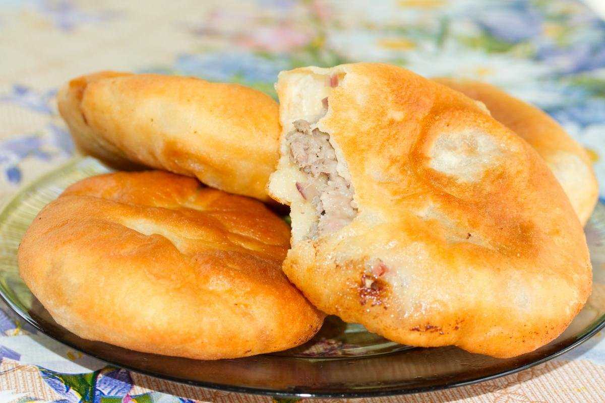 Домашние беляши с мясом – калорийность и рецепт