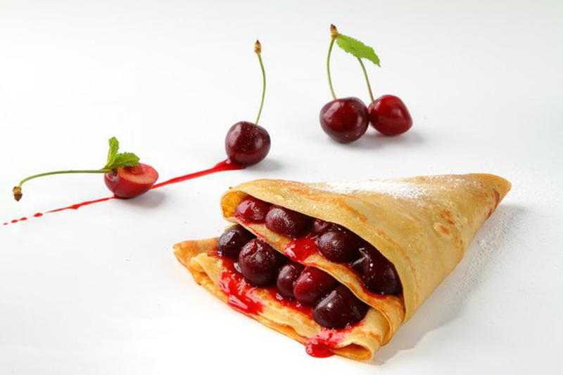 Блины с вишней в сметанном креме рецепт с фото пошагово - 1000.menu