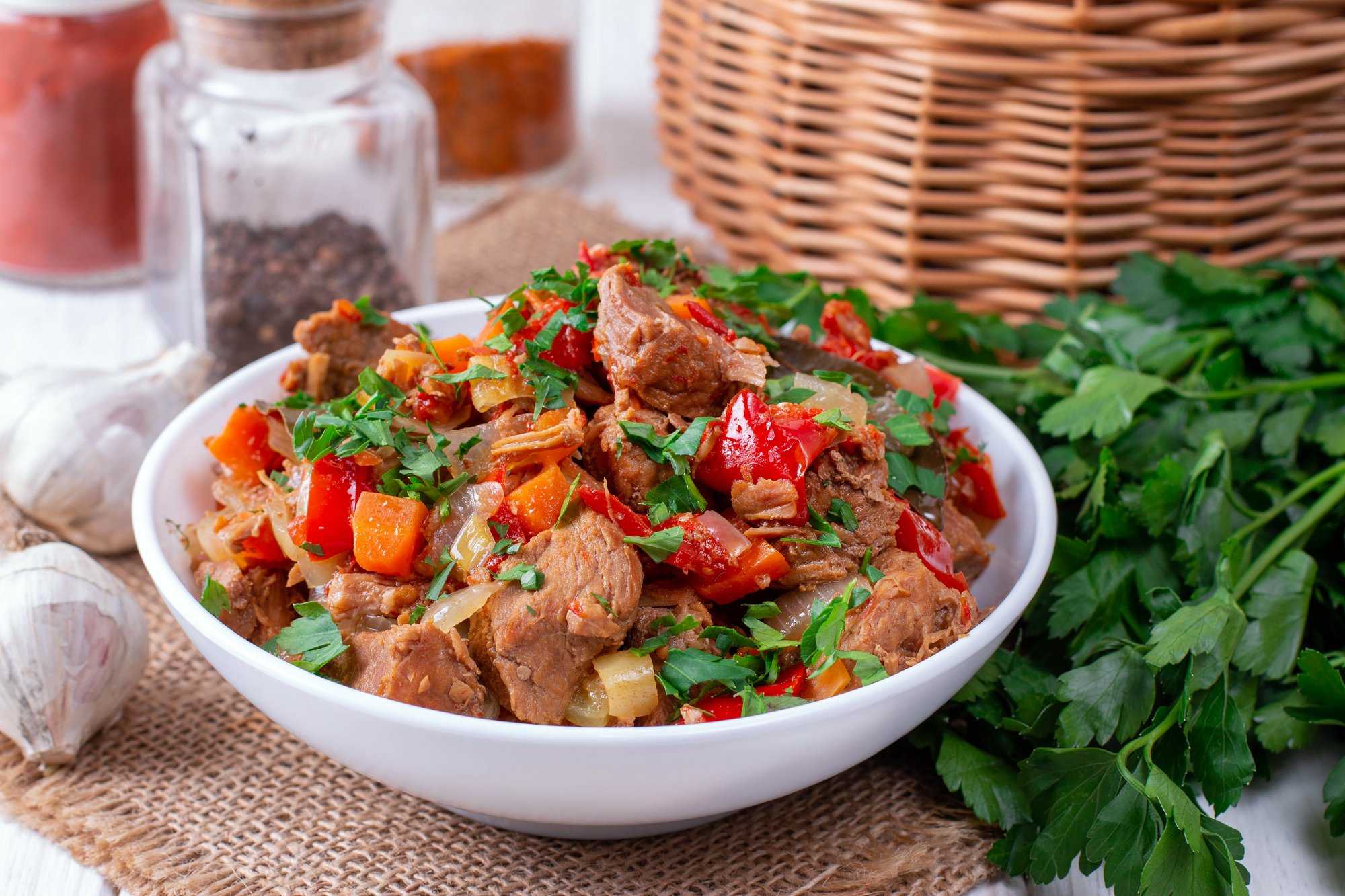 Рагу из свинины, рецепт с картошкой и овощами