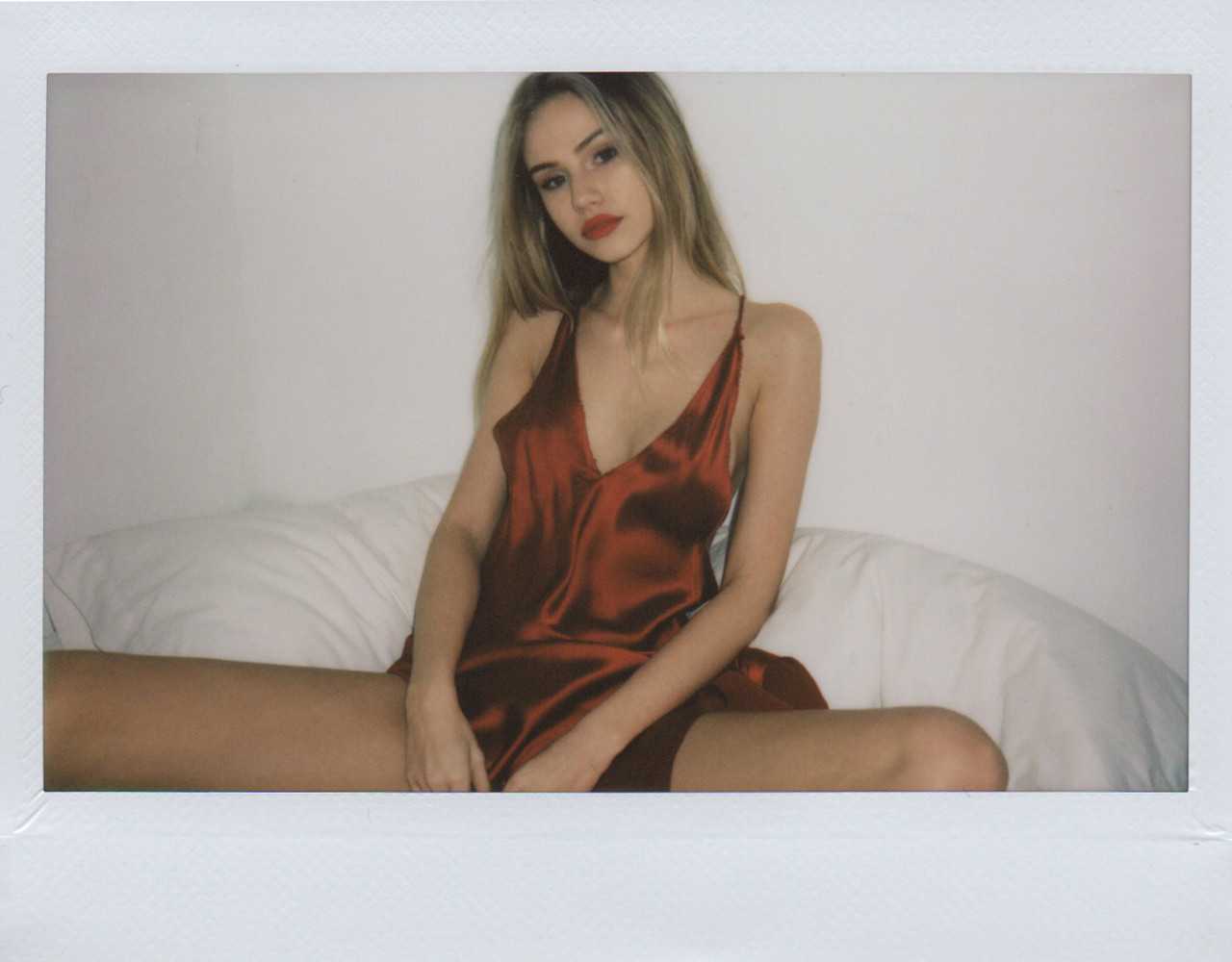 Scarlett leithold: top 10 must-know facts about model