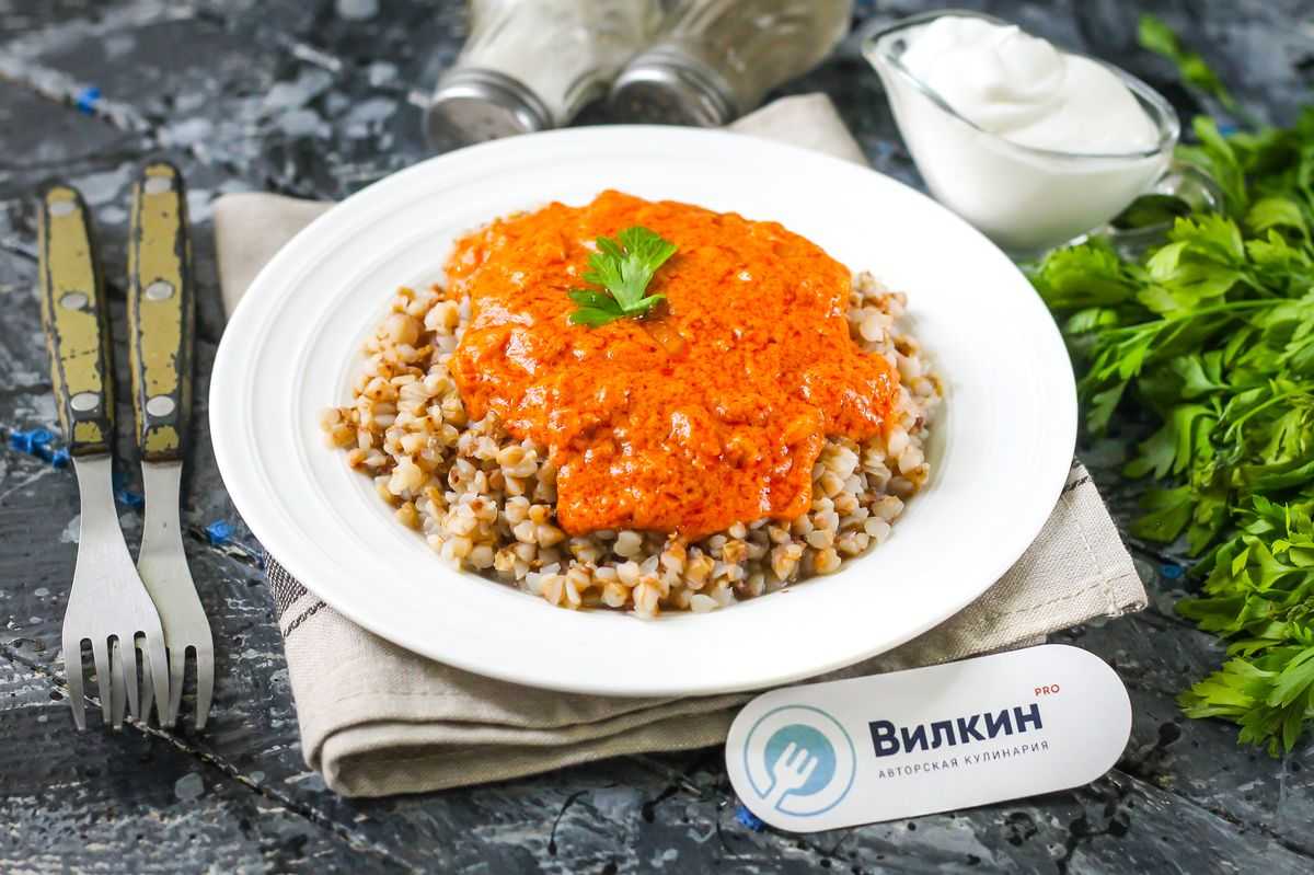 Гречка с сосисками, на сковороде | totrecept.com