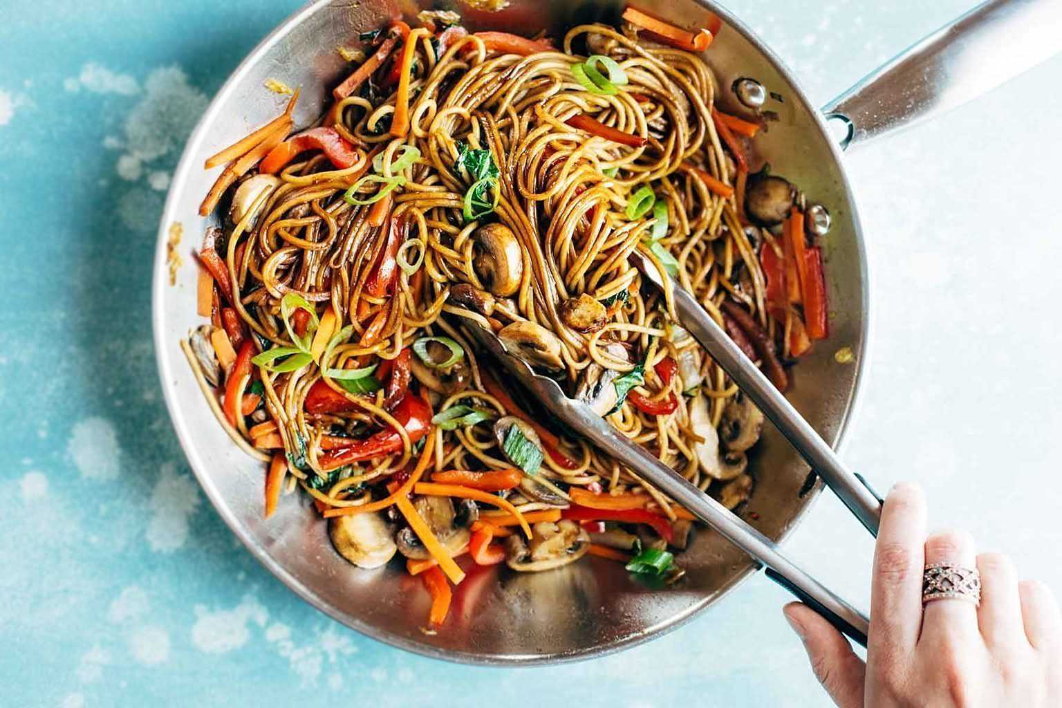 Лапша вок со свининой и овощами