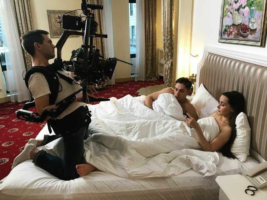 Съемка эротических сцен в кино и сериалах самая сложная часть актерской работы Некоторые актрисы даже отказываются сниматься обнаженными в этом случае вместо них в кадре появляется дублер Какими еще