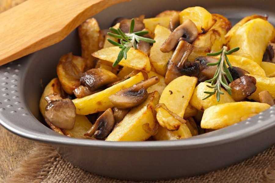 Жареная картошка с грибами пошаговый рецепт