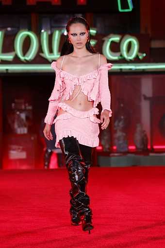 Adriana lima showcases her baby bump on the runway for alexander wang in la