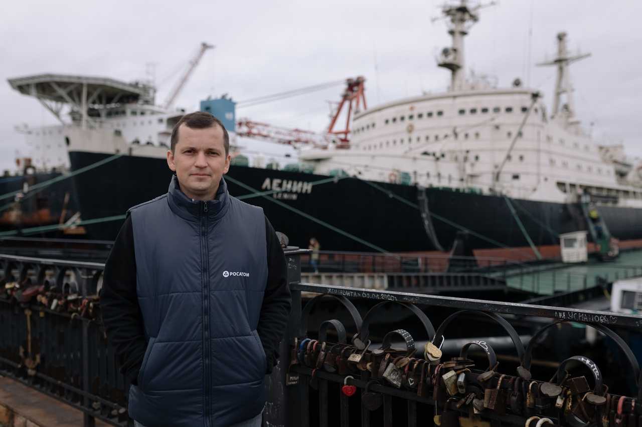 Граймс объясняет, почему она на самом деле читала «коммунистический манифест»