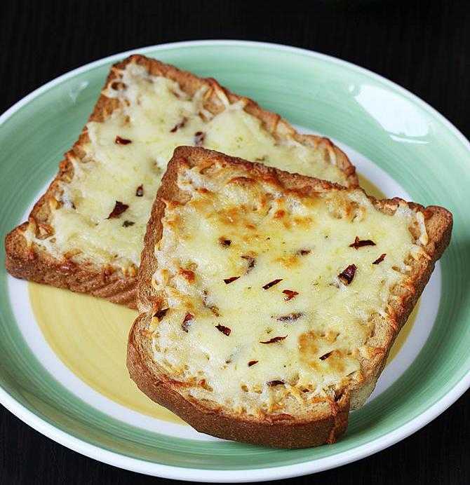 Гренки с молоком и яйцом: 2 рецепта