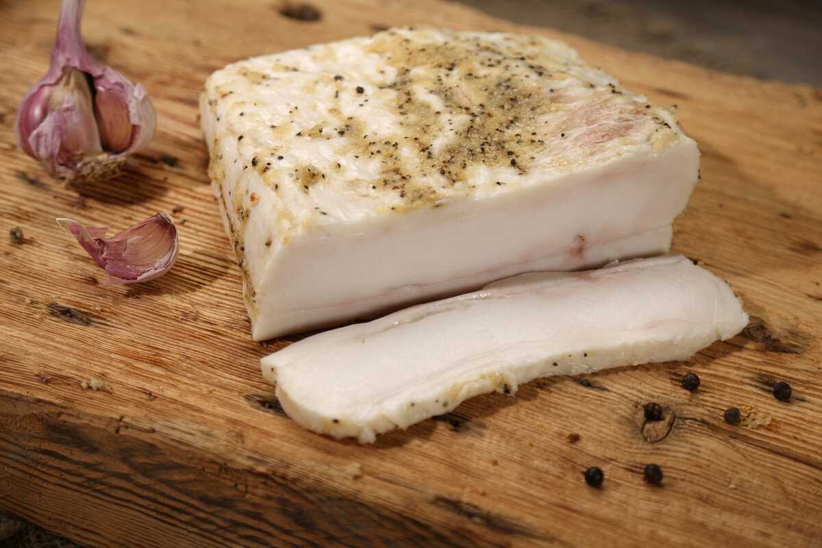Как сварить сало в луковой шелухе? 7 самых вкусных рецептов